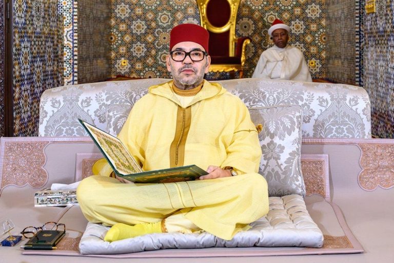 الملك محمد السادس يترأس حفلاً دينياً بضريح محمد الخامس بمناسبة ذكرى وفاة الحسن الثاني