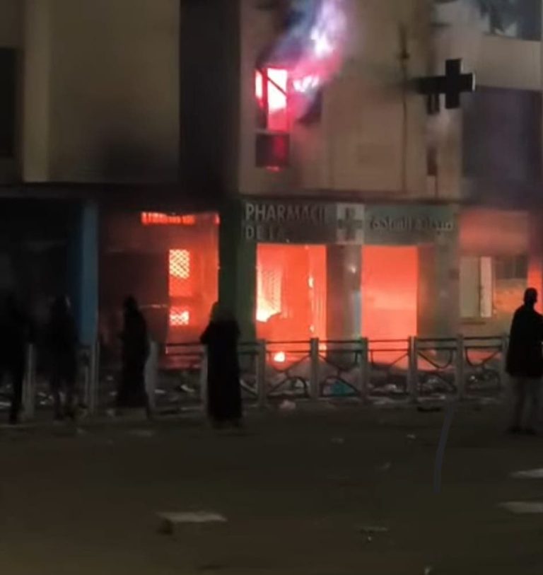 حريق مهول بصيدلية في إنزكان على هامش احتجاجات "جيل زد"