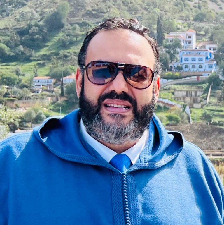 وليد كبير يحجب صفحته عن الجزائر بسبب "محاولات تضليل"