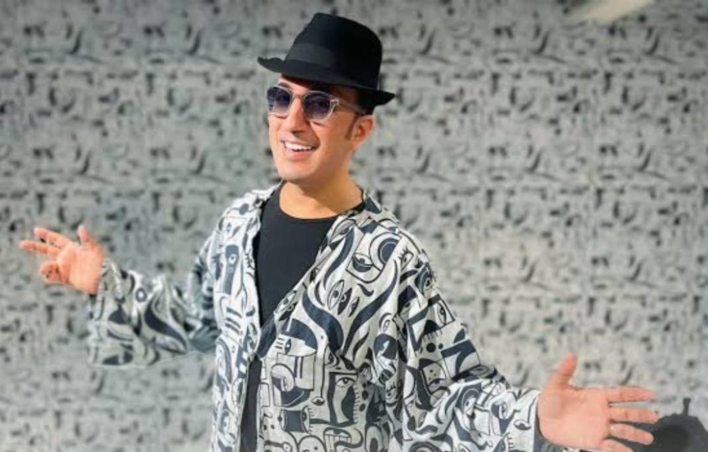 عصام كمال يؤجل طرح كليب "علام" مراعاة للظروف الراهنة