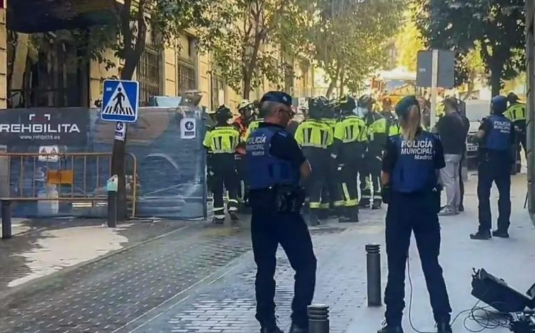 انهيار عمارة في مدريد يسفر عن إصابة 7 أشخاص وفقدان 4 آخرين