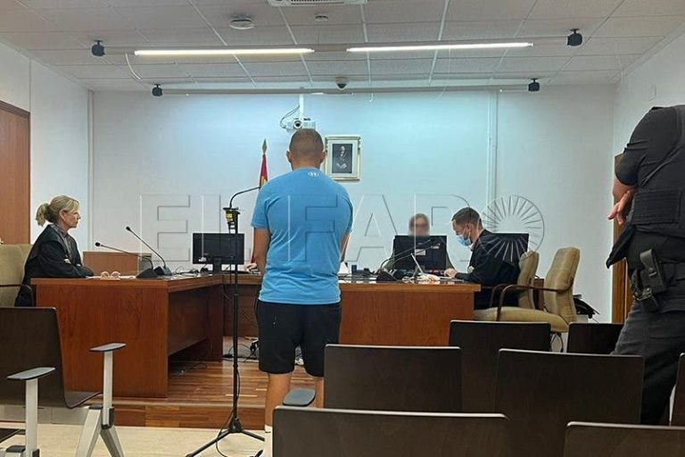 السجن وغرامة لممرض مزور خدع سكان سبتة المحتلة لسنوات