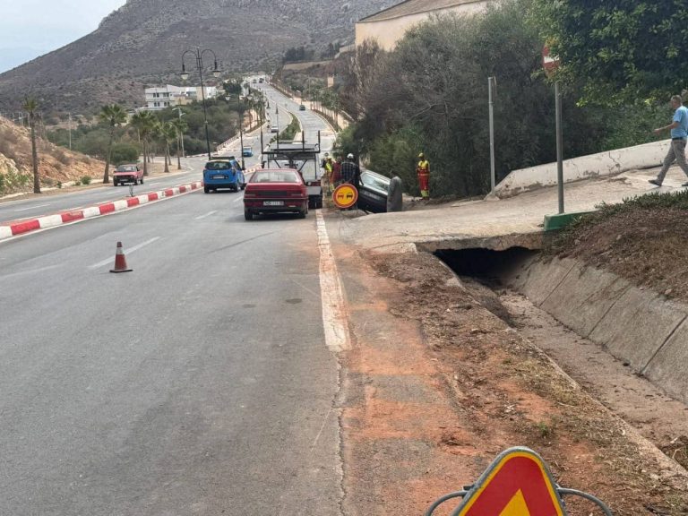 الحسيمة.. منعرج خطير بمدخل المدينة يتحول إلى نقطة سوداء تستنفر المطالب بتدخل عاجل