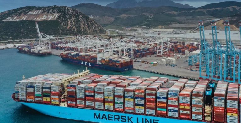 أزمة في ميناء الجزيرة الخضراء تهدد صادرات المغرب من المنتجات سريعة التلف أزمة في ميناء الجزيرة الخضراء تهدد صادرات المغرب من المنتجات سريعة التلف