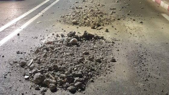 حفر خطيرة تهدد سلامة السائقين ببني ملال وتثير استياءً واسعًا حفر خطيرة تهدد سلامة السائقين ببني ملال وتثير استياءً واسعًا