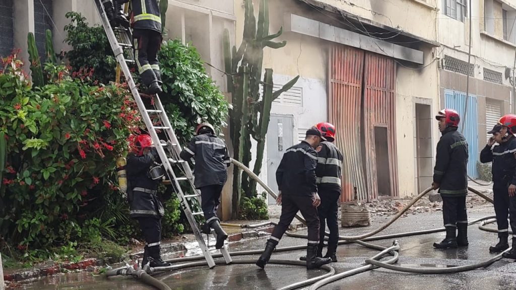 حريق ضخم يلتهم معامل ومستودعات في ولاد زيان بالدار البيضاء
