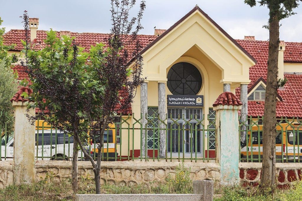 كراء سيارات فارهة يضع رئيستين بإقليم إفران تحت مجهر المساءلة السياسية كراء سيارات فارهة يضع رئيستين بإقليم إفران تحت مجهر المساءلة السياسية