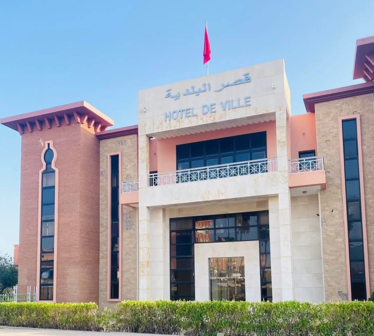 بلدية قلعة السراغنة تتولى تدبير قطاع النظافة بعد تعثر الشركة المتعاقدة بلدية قلعة السراغنة تتولى تدبير قطاع النظافة بعد تعثر الشركة المتعاقدة