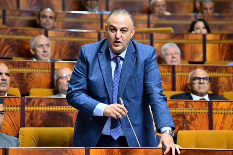 منصف الطوب يدق ناقوس الخطر: “شباب تطوان كيموتوا فالبحر… لا معامل ولا فرص شغل” منصف الطوب يدق ناقوس الخطر: “شباب تطوان كيموتوا فالبحر… لا معامل ولا فرص شغل”