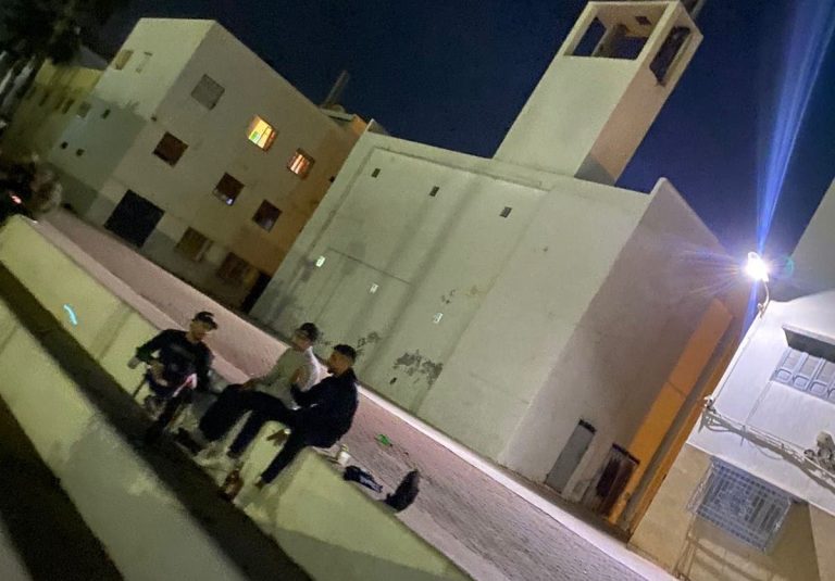 سلا.. سكان حي بطانة يوجهون نداء بسبب فوضى محيط ملعب “النجم الأحمر” سلا.. سكان حي بطانة يوجهون نداء بسبب فوضى محيط ملعب “النجم الأحمر”