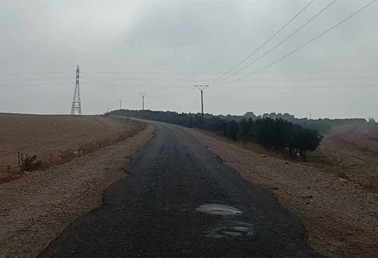 طريق سطات-العراعير تتحول إلى "مصيدة" تهدد سلامة التلاميذ