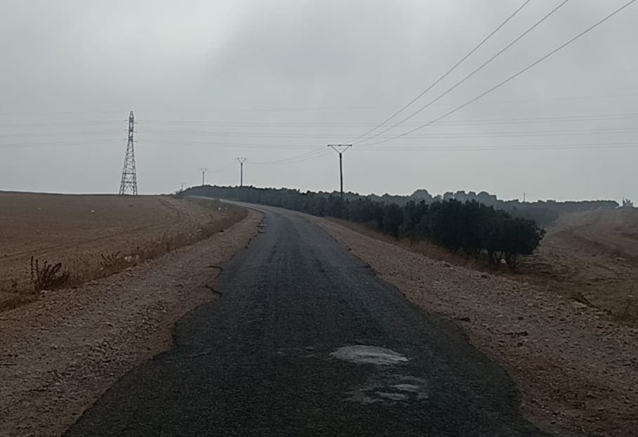 طريق سطات-العراعير تتحول إلى "مصيدة" تهدد سلامة التلاميذ