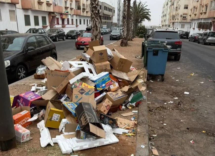 استياء في أكادير بسبب مخلفات شاحنات جمع الأزبال استياء في أكادير بسبب مخلفات شاحنات جمع الأزبال