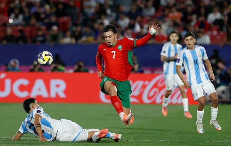 عثمان معما يتوّج بجائزة أفضل لاعب في مونديال الشباب عثمان معما يتوّج بجائزة أفضل لاعب في مونديال الشباب