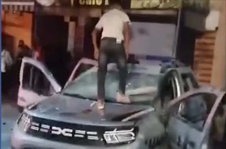 وزارة الداخلية: إحراق 20 سيارة خاصة للمواطنين خلال الاحتجاجات