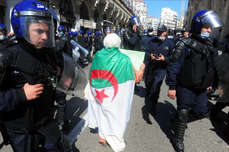 استنفار أمني بالجزائر بعد دعوات لـ"حراك شبابي" يقوده "جيل Z"