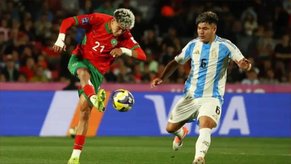 ميسي يدعم لاعبي الأرجنتين بعد خسارة تاريخية أمام المغرب