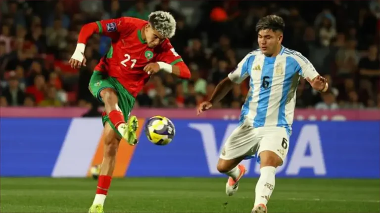 ميسي يدعم لاعبي الأرجنتين بعد خسارة تاريخية أمام المغرب
