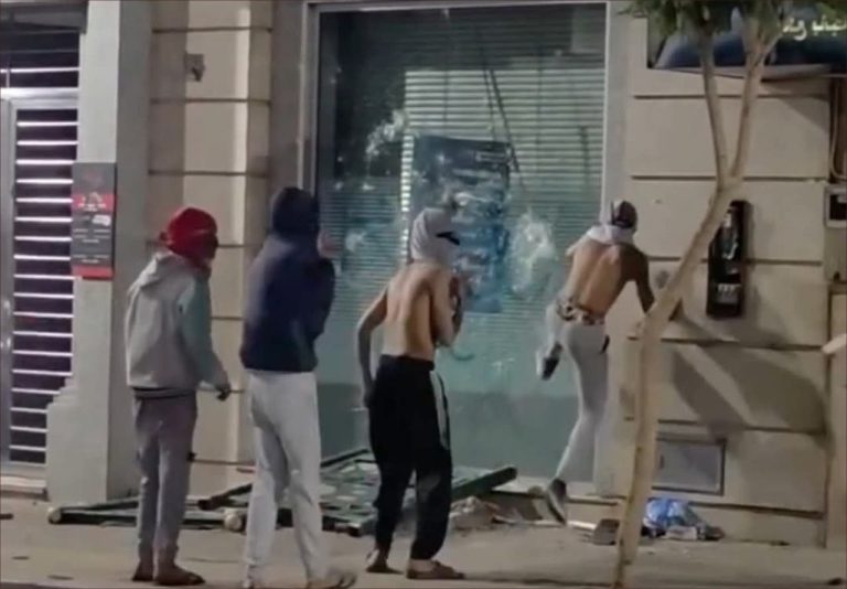 الأمن المغربي يكثف جهوده لتحديد المتورطين في أعمال الشغب والنهب