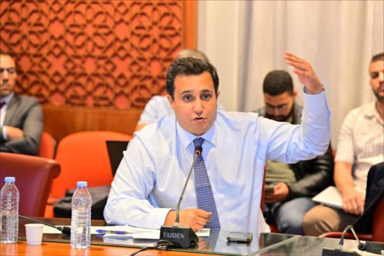 برلماني ينتقد "تصرفات بعض السياسيين" ويصفها بالمشينة برلماني ينتقد "تصرفات بعض السياسيين" ويصفها بالمشينة