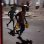 تجار يواجهون "جيل Z" الملثم بالعصي دفاعًا عن محلاتهم