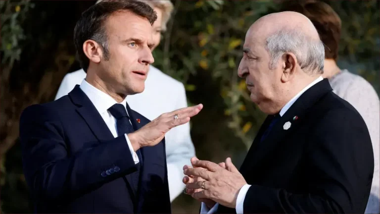 وزير الداخلية الفرنسي يعارض توسيع منح التأشيرات للطلبة الجزائريين
