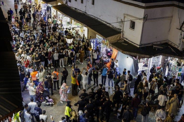 مغاربة يعربون عن رفضهم لأعمال العنف والتخريب خلال الاحتجاجات