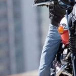 سائق دراجة متهور يتحدى القانون في شوارع أكادير