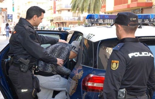توقيف جزائريين في بالما الإسبانية بتهمة سرقة سيارة