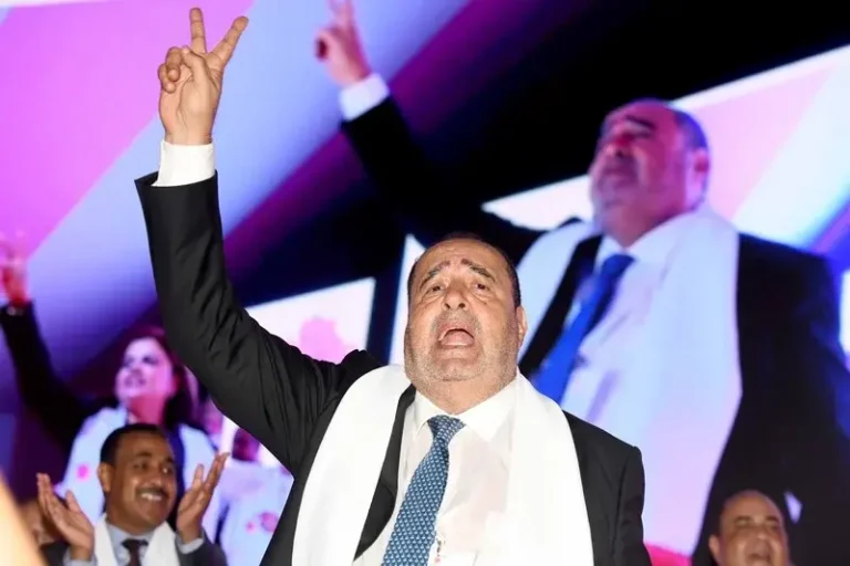 لشكر يفوز بولاية رابعة في "سباق الكوكوط" و"قانون الزعامات" يلوح في الأفق