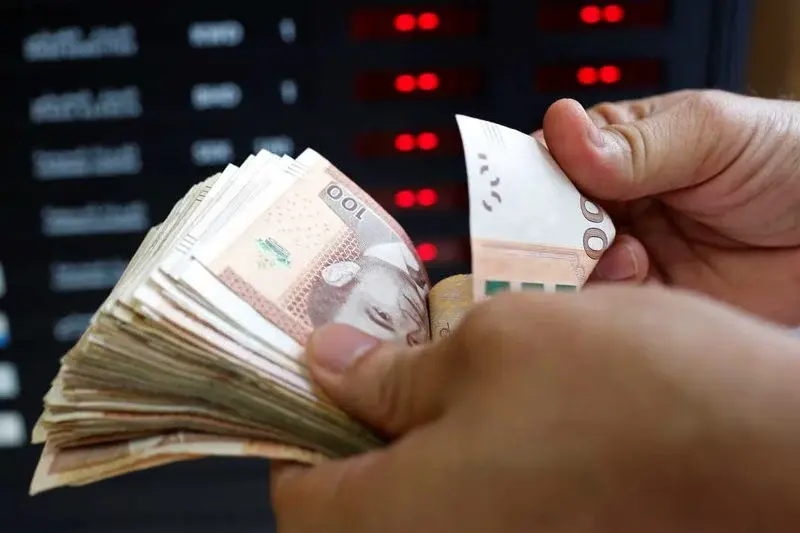 انخفاض الدرهم المغربي مقابل الأورو والدولار الأمريكي