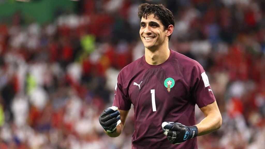 ياسين بونو يتوّج بجائزة أفضل حارس في إفريقيا لعام 2025