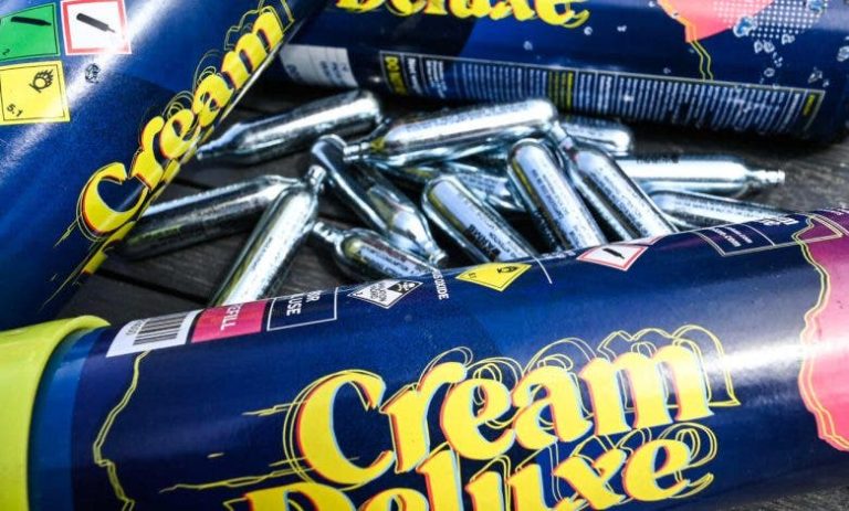 إحباط تهريب 12 ألف قنينة من "غاز الضحك" بميناء طنجة المتوسط