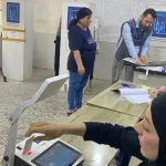 ملايين العراقيين يتوجهون إلى صناديق الاقتراع في انتخابات برلمانية حاسمة