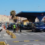 صحيفة إسبانية تصف مغاربة بـ"البغال" في تقرير عن التهريب