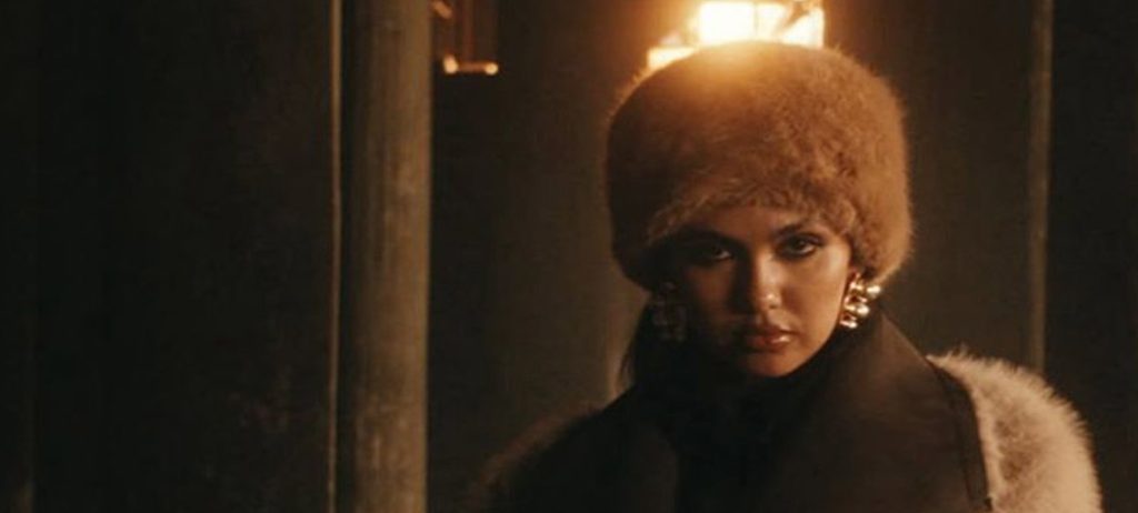 منال بنشليخة تعود بقوة إلى الساحة الفنية بأغنية "Carta Rouge"