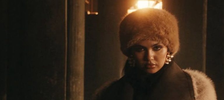 منال بنشليخة تعود بقوة إلى الساحة الفنية بأغنية "Carta Rouge"