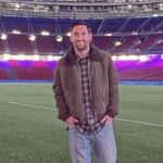 ميسي يعود إلى "كامب نو" في زيارة مفاجئة تثير الحنين لدى جماهير برشلونة