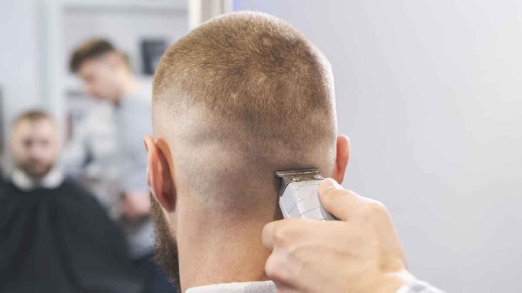 جمعية حقوق المستهلك تحذر من مخاطر الحلاقة العشوائية