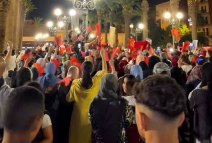 سكان وجدة يحتفلون بالقرار الأممي التاريخي بشأن الصحراء المغربية سكان وجدة يحتفلون بالقرار الأممي التاريخي بشأن الصحراء المغربية