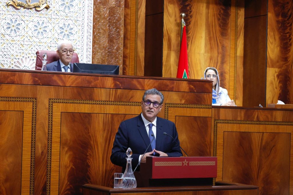 أخنوش يستعرض استراتيجية الحكومة لمواجهة الإجهاد المائي وتعزيز التنمية في الأقاليم الجنوبية