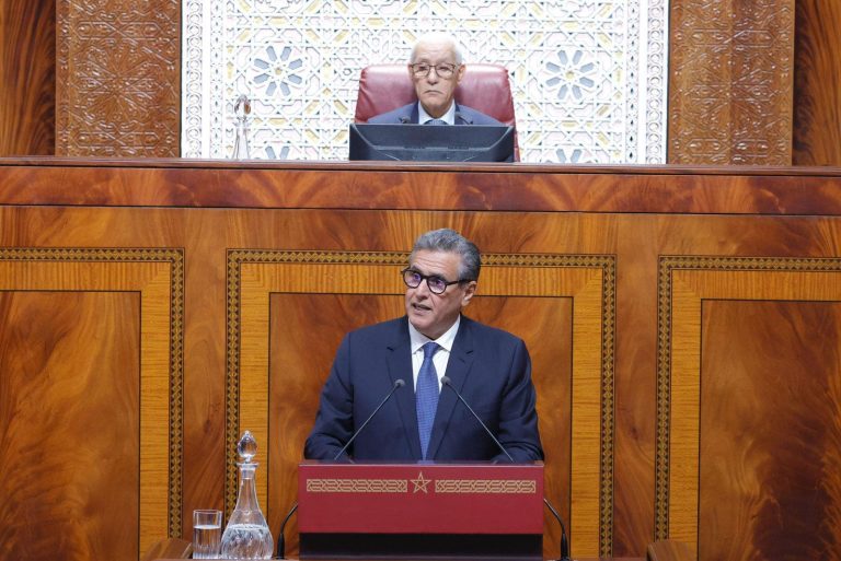 أخنوش: قوة مشاركة ساكنة الصحراء تجسد التكريس الديمقراطي لمغربية الإقليم