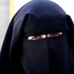 منع تلميذة من الدراسة بالصويرة بسبب النقاب يثير جدلاً واسعًا