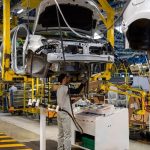 الصناعة المغربية تحافظ على توازنها.. و"بنك المغرب" يرصد مناخ أعمال "عاديًا" في أغلب الفروع