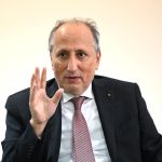 برادة ينهي جدل "فارما بروم" ويغادر التسيير مباشرة بعد تعيينه وزيراً