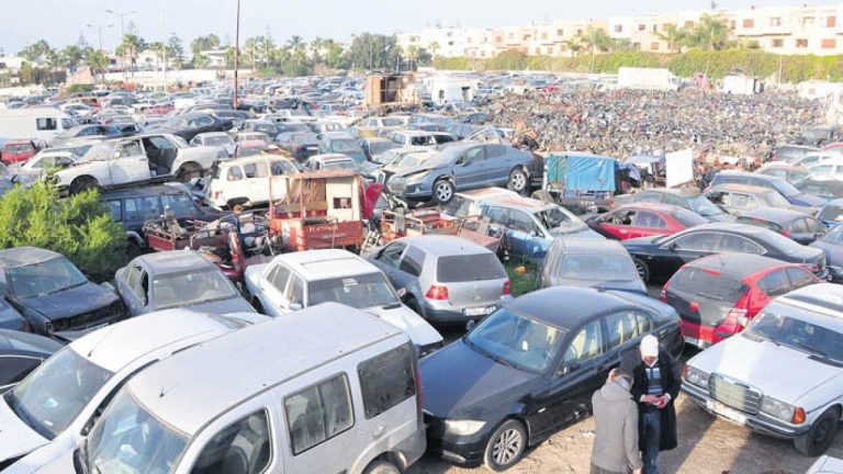 توقيف 17 شخصًا بينهم موظفون عموميون في قضية اختلاس وسرقة سيارات بوجدة