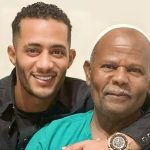 الحزن يخيم على محمد رمضان بعد وفاة والده