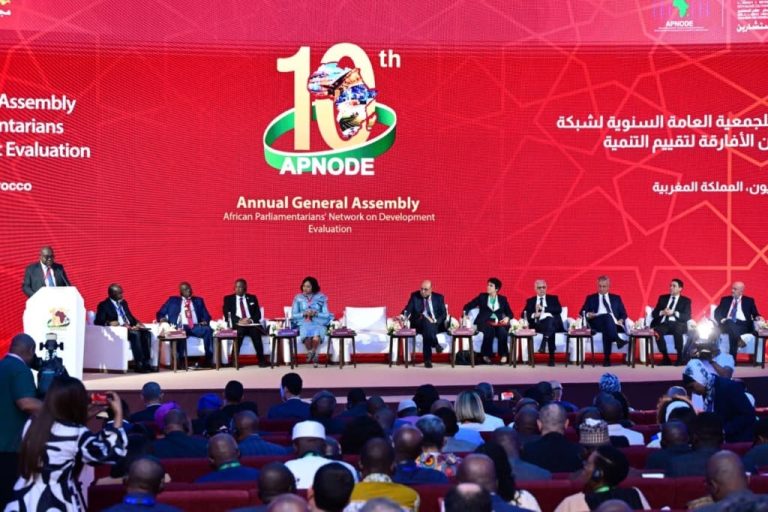 "إعلان العيون" يدعو لتعزيز التقييم البرلماني لتحقيق حكامة فعالة وشفافة