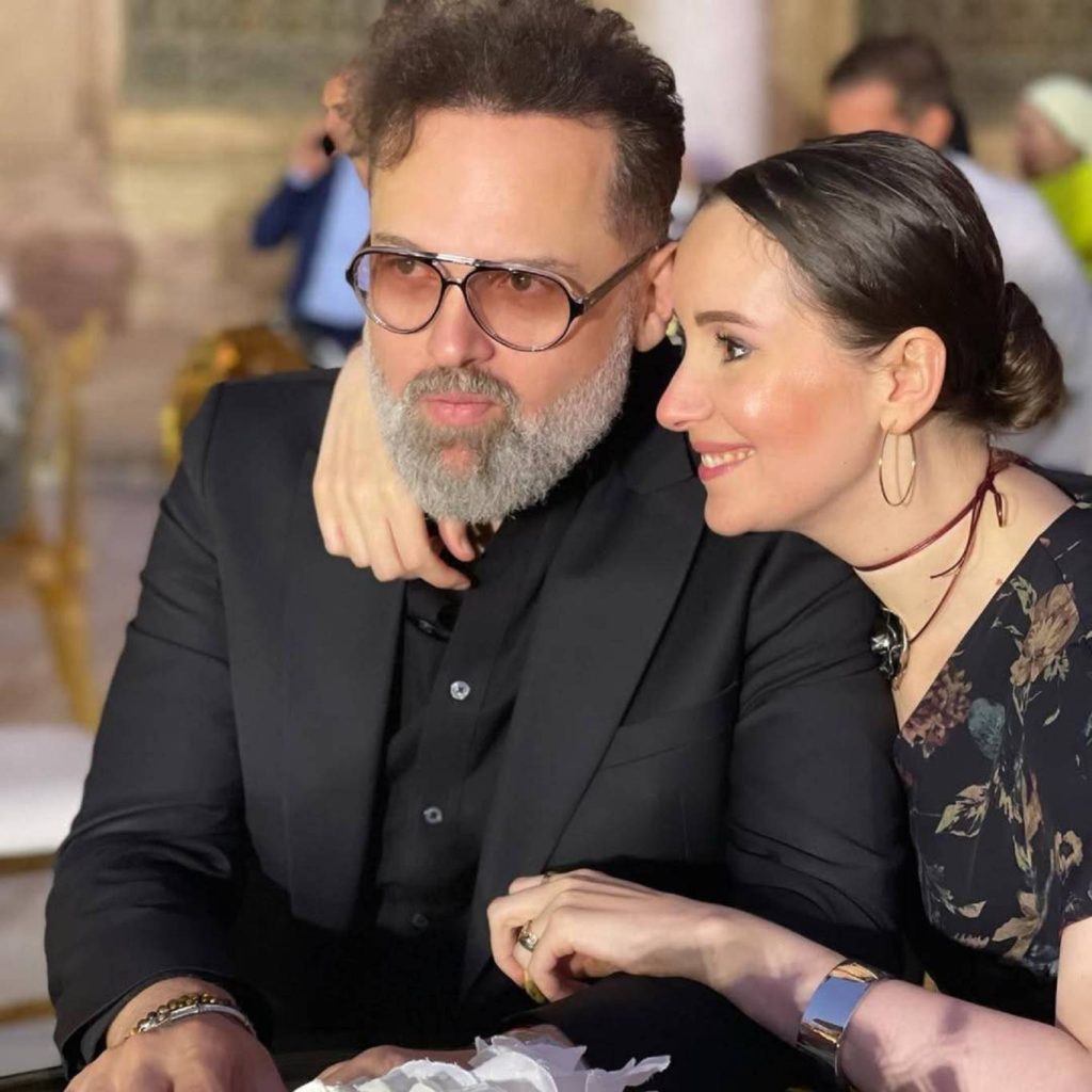 محمد محمود عبد العزيز يطمئن جمهوره على صحة زوجته بعد أزمة صحية حرجة