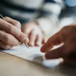 جمعية حقوق المستهلك تحذر من مخاطر قروض البنوك وتدعو إلى الحذر